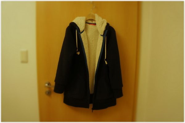 チンチラのティモと過ごす時間に羽織る真冬仕様のパーカー　