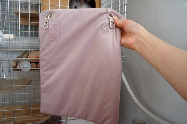 チンチラのティモ ケージレイアウト 寒さ対策 Royal Chinchillaとプラス工房のコラボ商品 margaret Hammockのステージ用マット